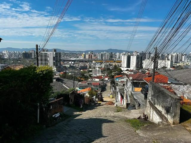 Terreno em Condomínio para Venda em São José/SC Roçado