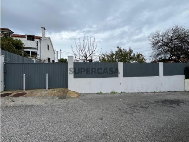 Terreno em fase de legalização com 320 m² na Portela da Azóia, Santa Iria de Azóia