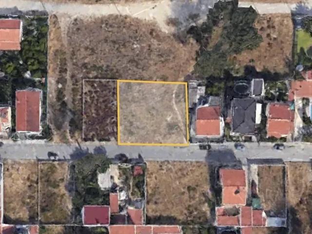 Terreno em Fernão Ferro inserido em lote de 680m2 = 2 lotes
