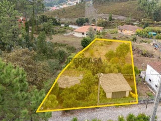 Terreno em Foz do Sousa e Covelo de 976,00 m²