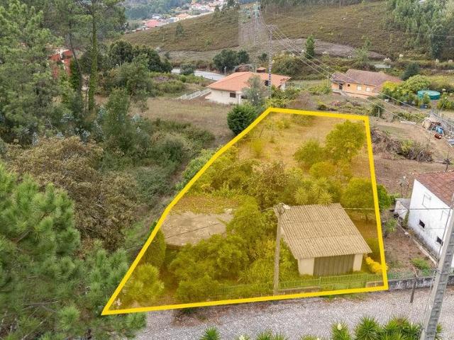 Terreno em Foz do Sousa e Covelo de 976,00 m²