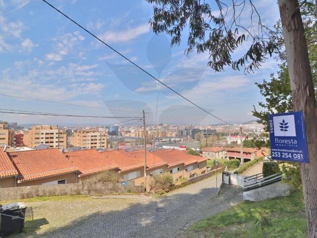Terreno em Fraião com viabilidade de construção