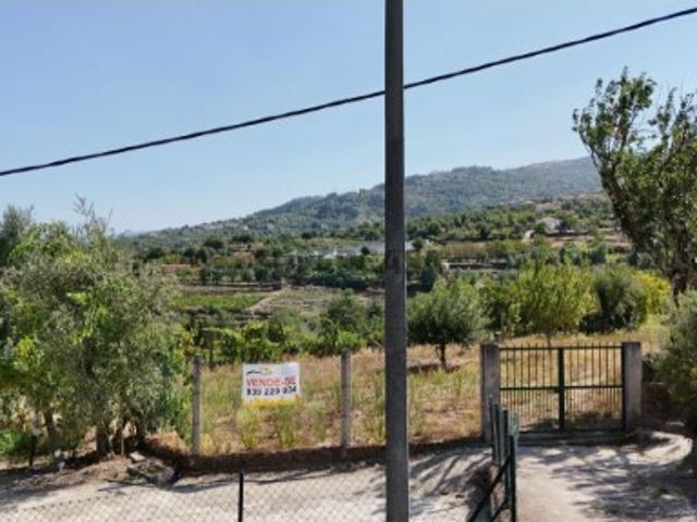 Terreno em Freigil e Miomães