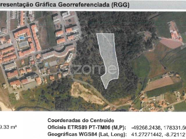 Terreno em labruge perto do mar