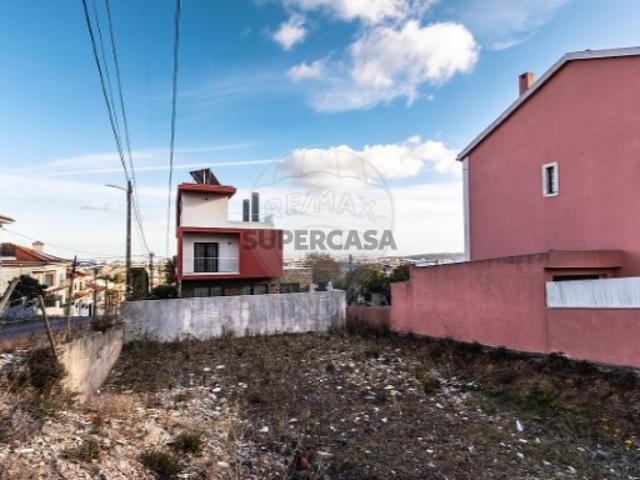 Terreno em Pontinha e Famões