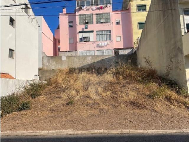 Terreno em Pontinha e Famões