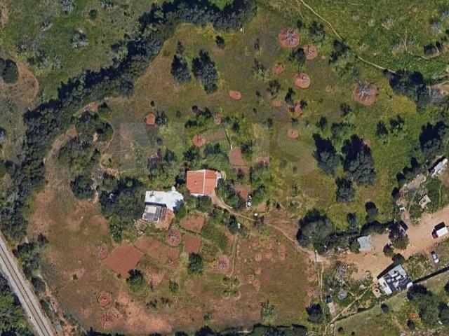 Terreno em Portimão com 15.640m2 e ruina