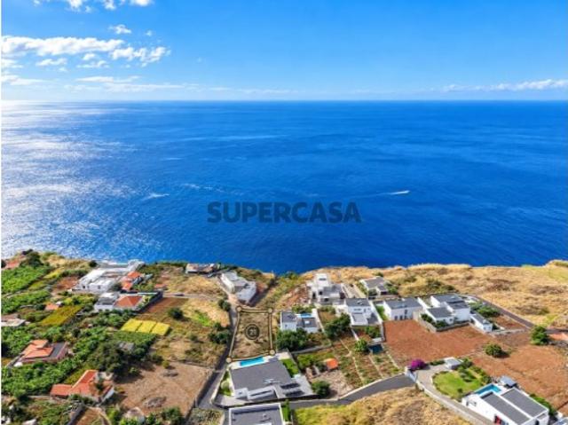 Terreno em Primeira Linha de Mar com Projeto Aprovado Estreito da Calheta