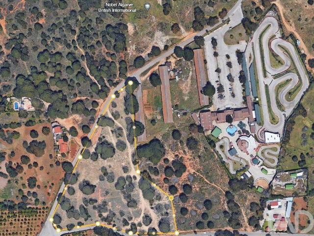 Terreno em Quarteira de 5805,00 m²
