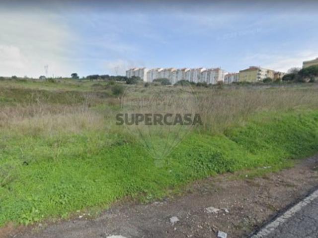 Terreno em Massamá e Monte Abraão