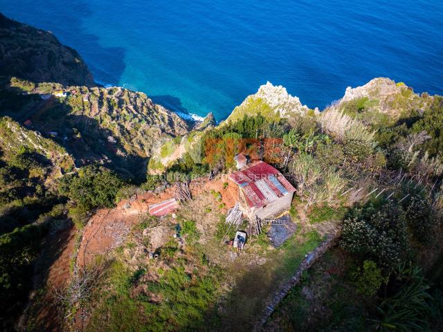 Terreno em São Jorge com Vista Infinita sobre o Atlântico e a Costa Norte