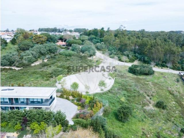 Terreno em S.Maria e S.Miguel, S.Martinho, S.Pedro Penaferrim