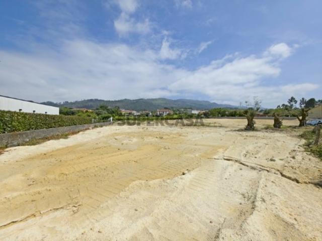 Terreno em Seara, Ponte de Lima, com poço e muro. Localização privilegiada para construção ou investimento
