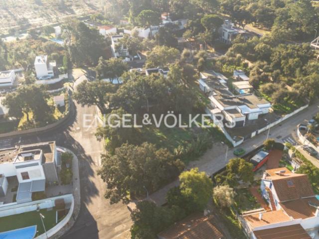 Terreno em Sesimbra 260m² com Projeto Habitacional Aprovado