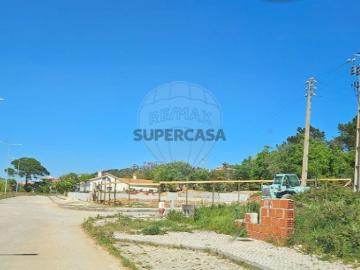 Terreno em Tornada e Salir do Porto
