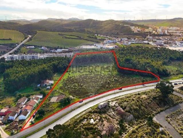 Terreno em União Freguesias Santa Maria, São Pedro e Matacães