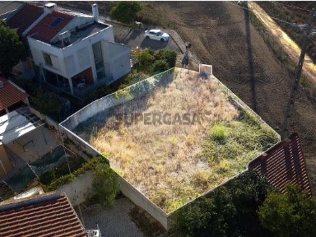 Terreno em Vila Nova da Rainha