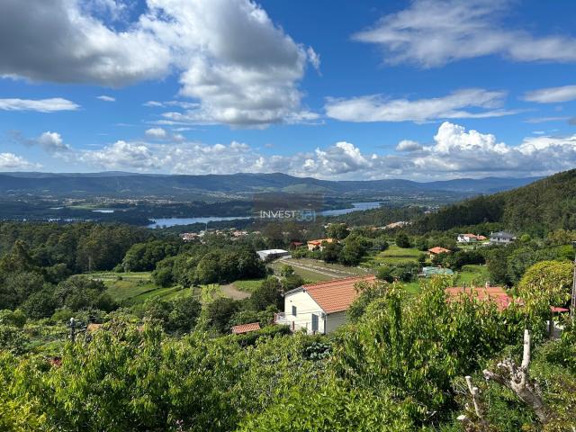 Terreno em Vila Nova de Cerveira com vistas rio– A Oportunidade Ideal para Construir a Casa dos Seus Sonhos