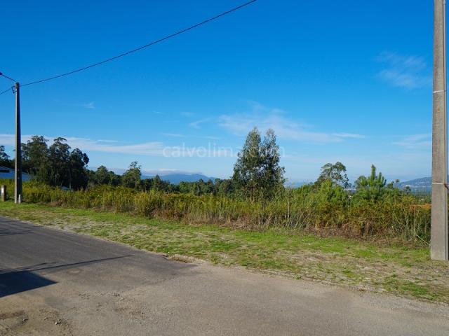 Terreno em zona de construção à venda em Nogueira, Vila Nova de Cerveira