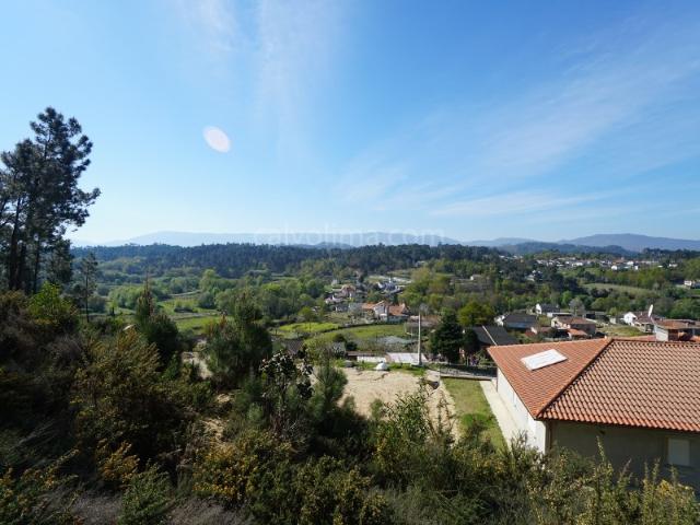 Terreno em zona de construção, à venda na freguesia de Troporiz, a cerca de 3 km da vila de Monção
