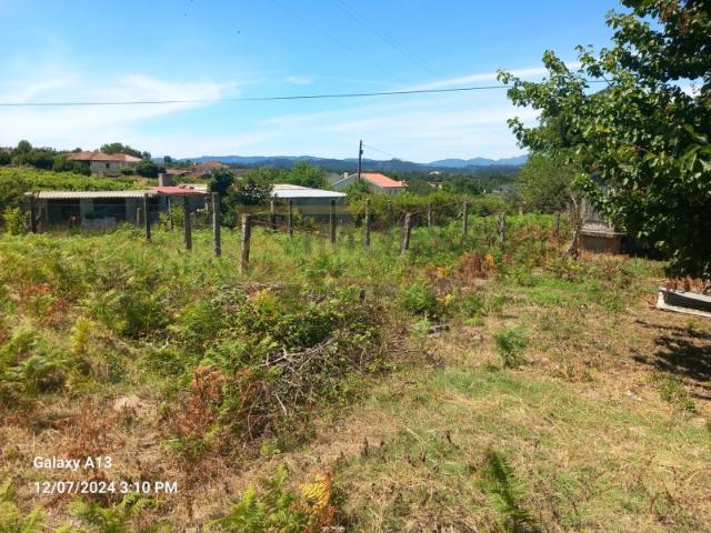 Terreno em zona de construção com boa área ampla Bela Monção