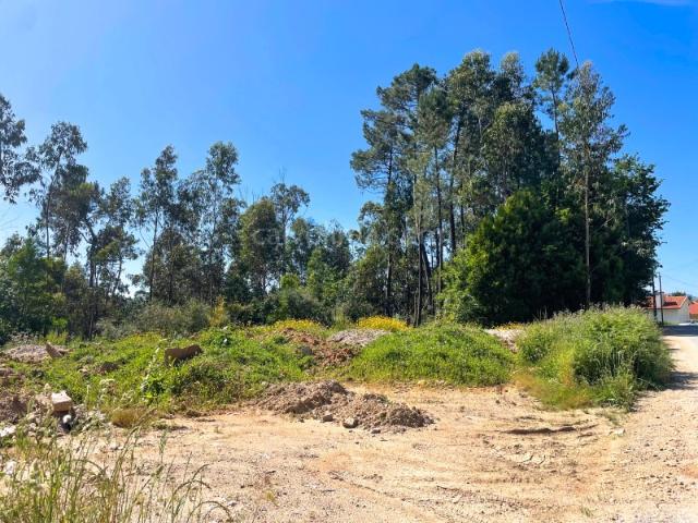 Terreno em zona de construção para venda em Mazedo e Cortes, Monção com aproximadamente 650 m2