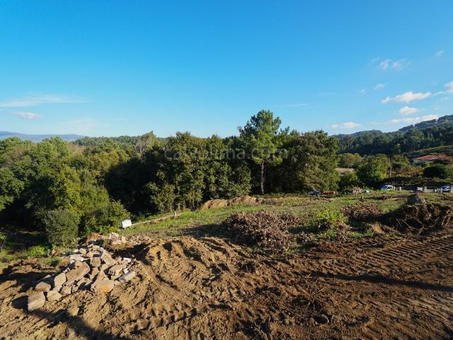 Terreno em zona de construção para venda, na freguesia de Nogueira, Vila Nova de Cerveira