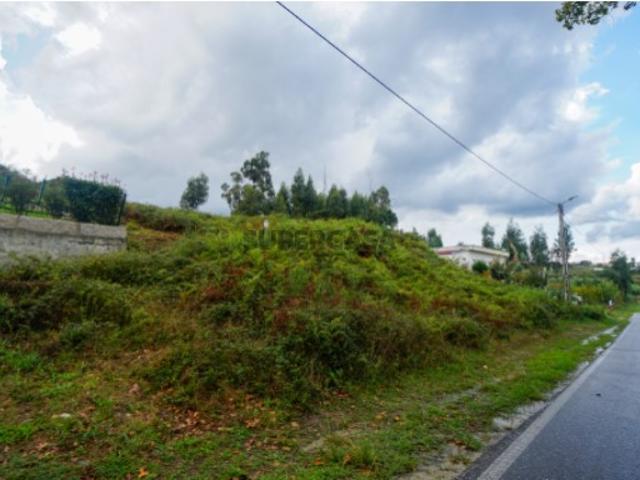Terreno em zona de construção para venda, na freguesia de Bela, em Monção