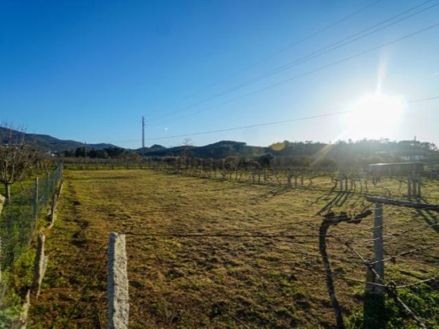 Terreno em zona de construção para venda, na freguesia de Troviscoso, em Monção