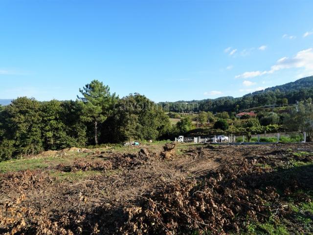 Terreno em zona de construção para venda, situado em Nogueira, Vila Nova de Cerveira