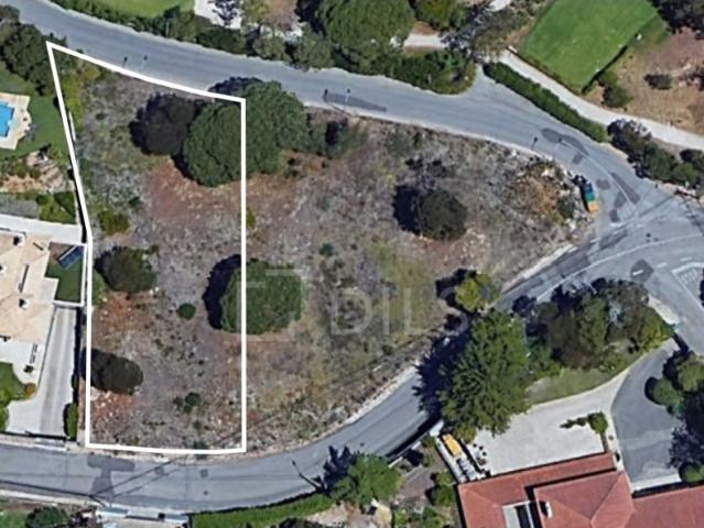 Terreno em zona nobre do Estoril para construçao