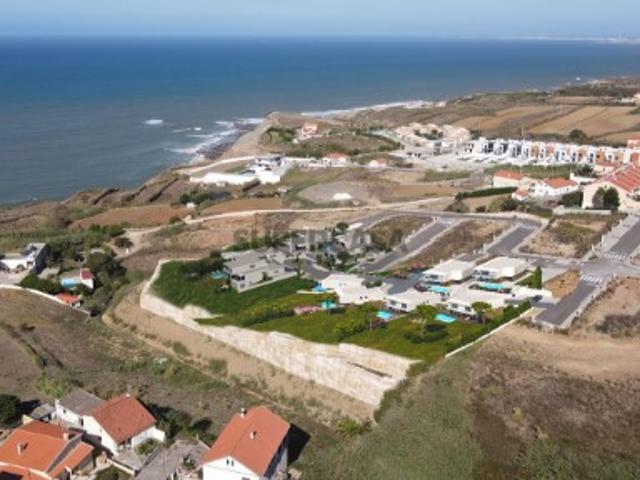 Terreno em 1ª linha de mar com projeto aprovado para 10 moradias isoladas 4 + 6, numa zona de elevada procura e valorização