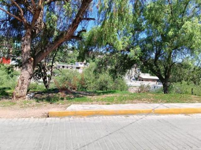 Terreno en Avenida Tula ideal para uso habitacional o construcción de locales comerciales