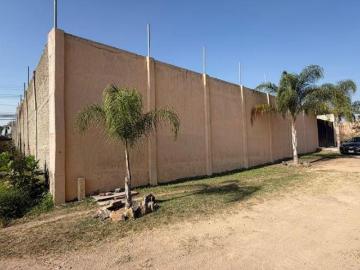 Terreno en carretera el salto, casi esquina con carretera Chapala a 10 minutos del aeropuerto