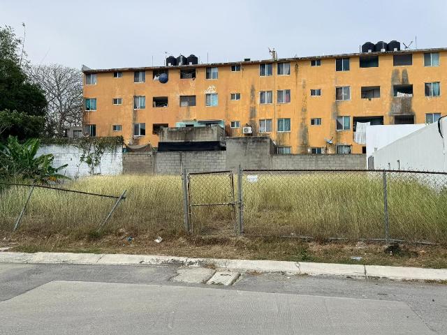 Terreno en Colinas de Universidad