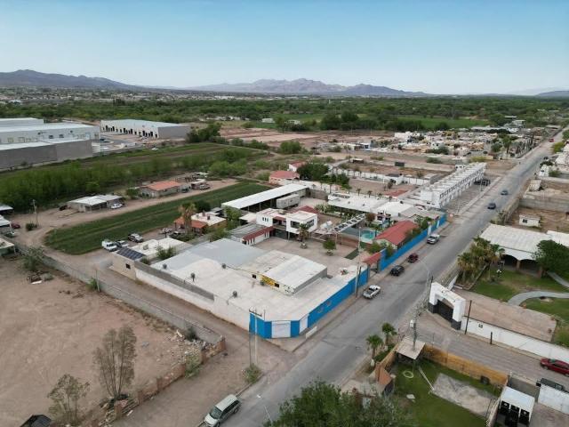 Terreno en Comercial en Venta