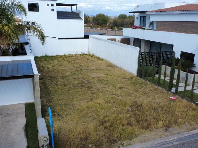 Terreno en Condominio Residencial las Plazas