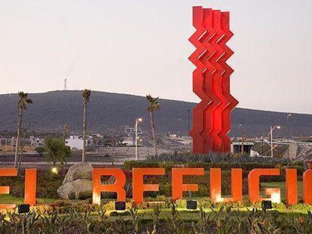 TERRENO EN EL REFUGIO FRENTE AMENIDADES EN VENTA CON USO DE SUELO HABITACIONAL PARA 120 VIVIENDAS EL