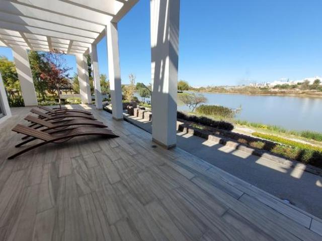 Terreno en en esquina frente al lago. Alto Lago