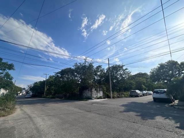 terreno en esquina con gran afluencia vehicular ideal para desarrollo comercial o habitacional
