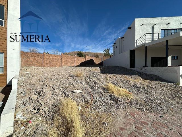 Terreno en Esquina Altozano