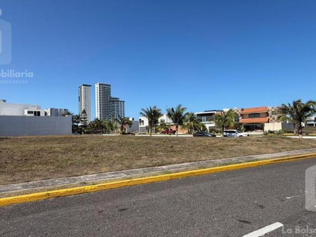 Terreno en Esquina en Playas del Conchal