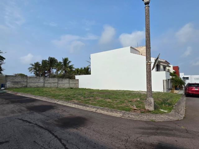 Terreno en esquina en venta en Lomas Residencial RIviera Veracruzana Alvarado Veracruz