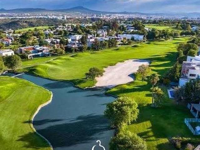 terreno en esquina frente a lago en El Campanario Queretaro