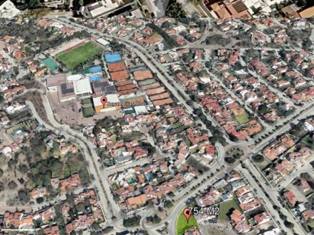 Terreno en esquina, plano en Bugambilias 754 M2
