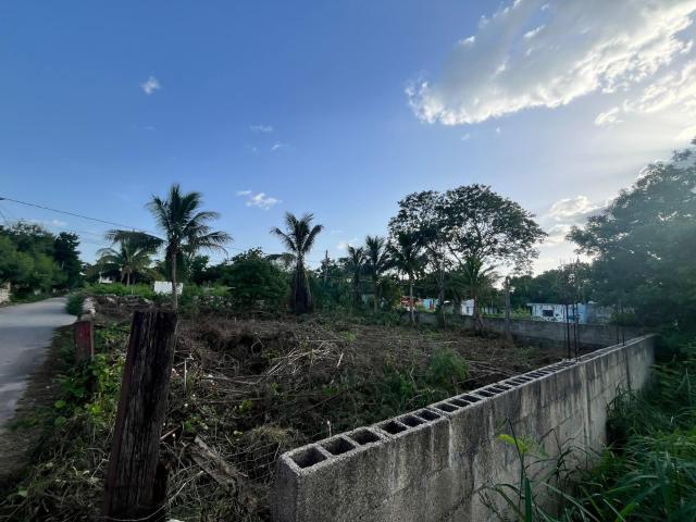 Terreno en esquina Tixkokob