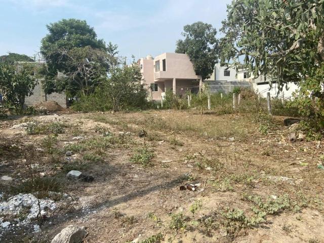 Terreno en Fraccionamiento Jardines de Champayan, Tampico