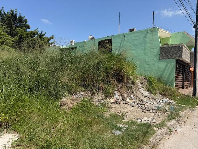 Terreno en Fraccionamiento Loma de Rosales