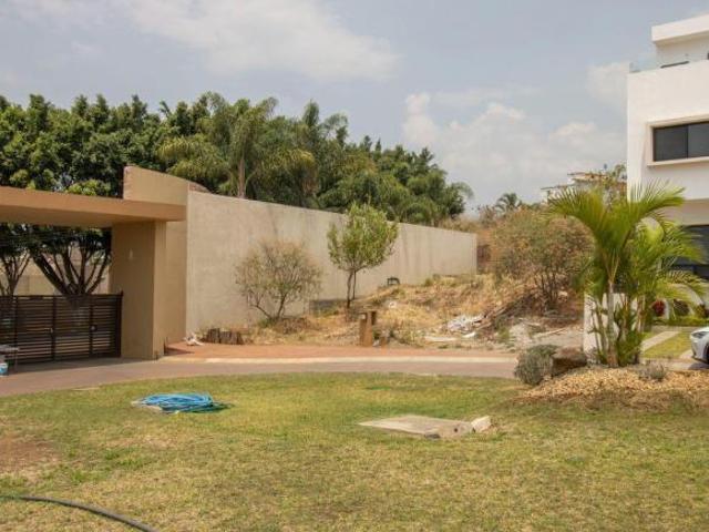 Terreno en Fraccionamiento Lomas de Ahuatlán