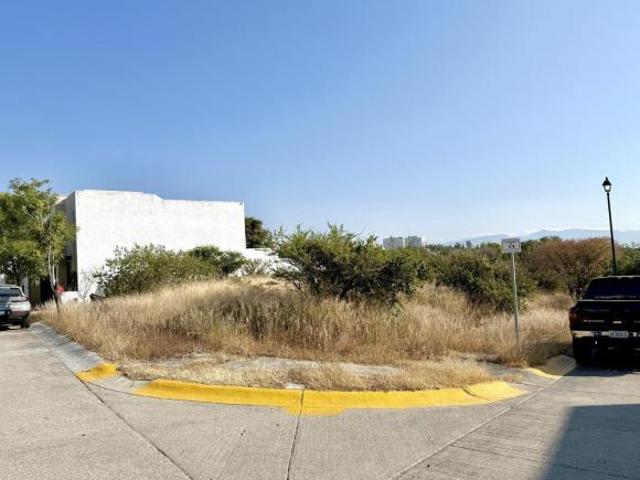 Terreno en Fraccionamiento Residencial Cañada del Refugio